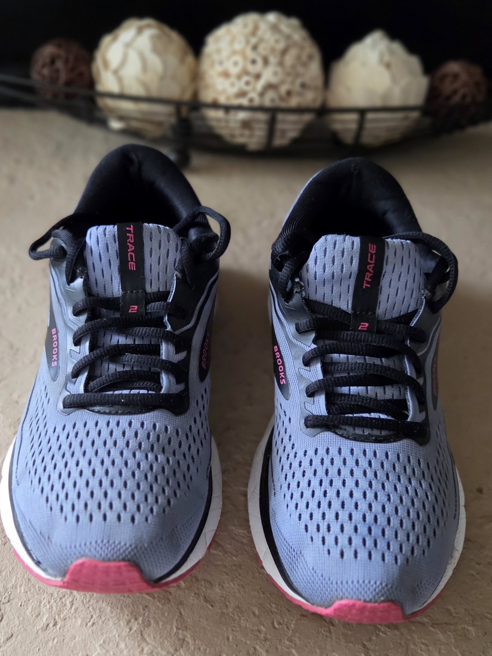 Size 8 M Brooks Trace 2 Running Womens Sneakers 1203751B533